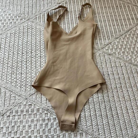 Skims Body Unlined Plunge Thong Bodysuit - Picture 3 of 5